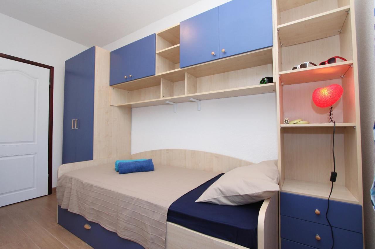 Holiday House Alex 로비니 외부 사진